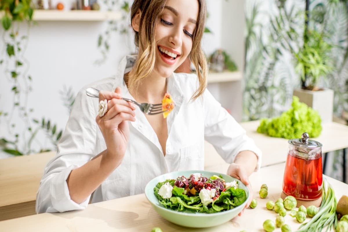 Salad In summer: गर्मियों में सलाद खाने का सही समय क्या है? डायटीशियन मोनिका जी से जानिए