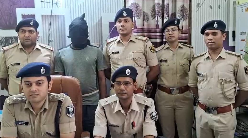 बिहार: गोपालगंज में हार्डकोर नक्सली समीर डांगी गिरफ्तार, शूटर बनकर की थी फुलगुनी पंचायत के मुखिया की हत्या