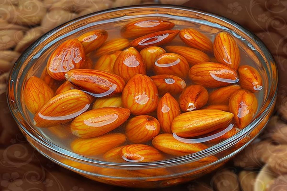 Soaked Almonds: भीगे हुए बादाम खाने के 5 सबसे बड़े फायदे