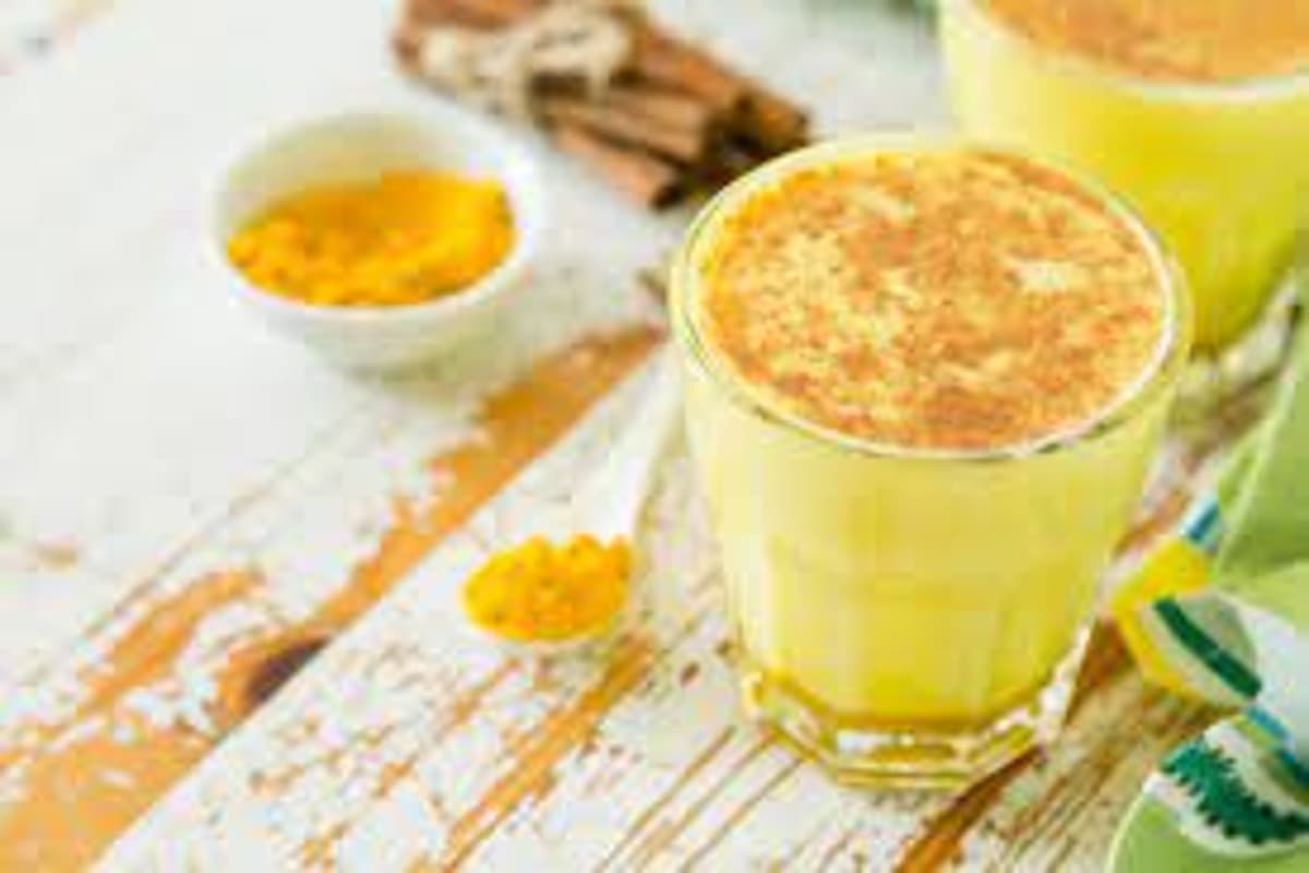 Turmeric Milk Side Effects: इन लोगों को नहीं पीना चाहिए हल्दी वाला दूध, जानिए पूरी डिटेल