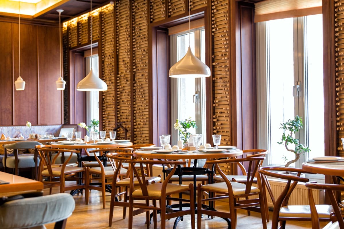 Vastu Tips: नया रेस्टोरेंट शुरू करने का है प्लान, तो वास्तु के इन नियमों का रखें खास ध्यान