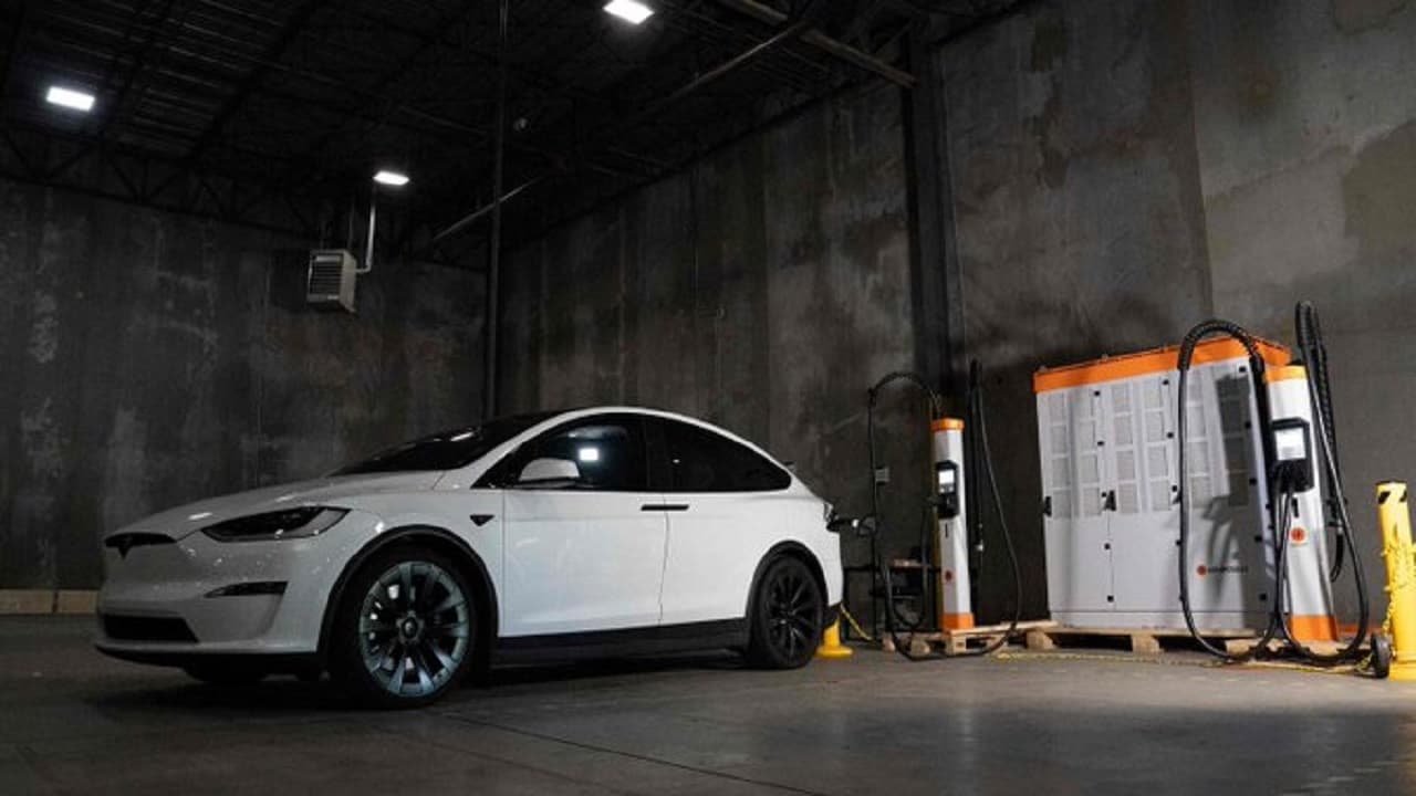 टाटा का कमाल: बिजली से चार्ज होकर ग्रिड को पावर देंगे इलेक्ट्रिक वाहन