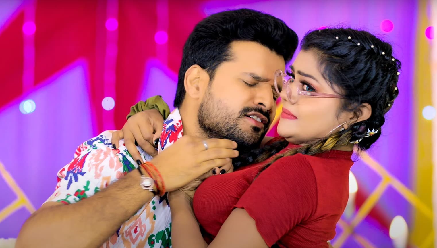 Bhojpuri Song : गर्मी में रितेश पांडेय व शिवानी सिंह का यह रसीला गाना बना रहा लोगों को दीवाना