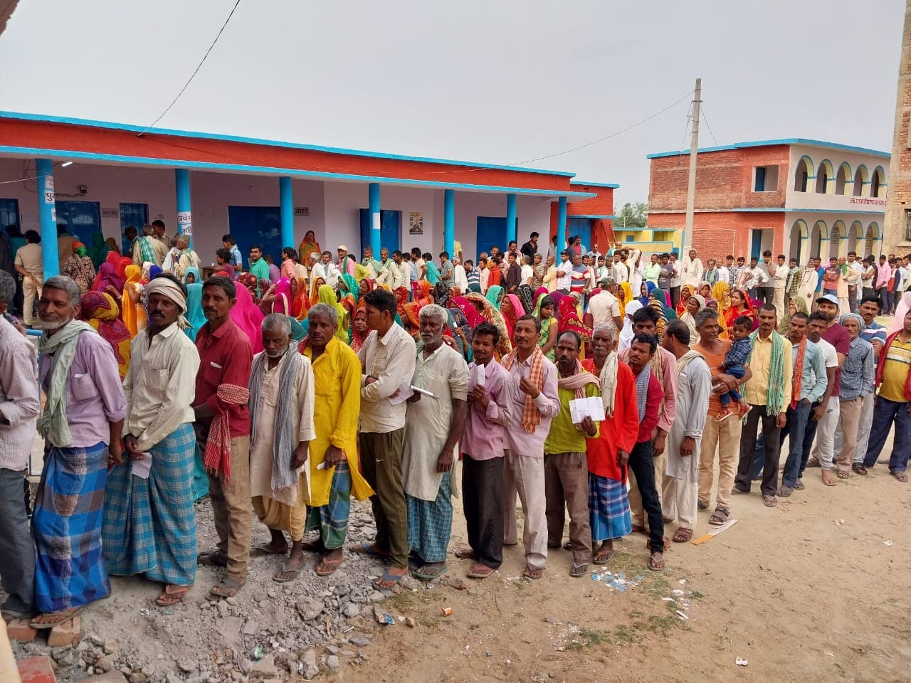 बिहार में पिछले 2 चरणों की तुलना में कैसी हो रही वोटिंग, जानिए सुबह के पहले अपडेट से क्या आया संदेश..