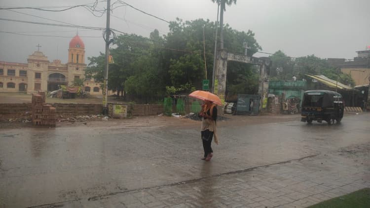 Bihar Weather: भागलपुर में झमाझम बारिश ने दी दस्तक, कोसी-सीमांचल का भी मौसम बदला, जानिए वेदर रिपोर्ट..