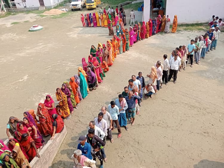 Bihar Lok Sabha Chunav 2024 Phase 4 Voting Live: समस्तीपुर में सबसे अधिक वोटिंग, बिहार में 1 बजे तक 34.44% मतदान