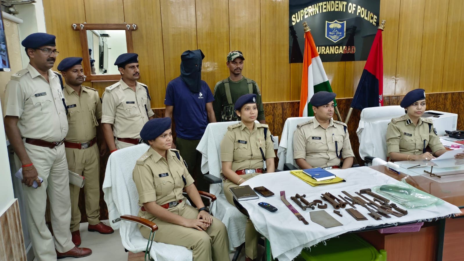 औरंगाबाद पुलिस ने हथियार सप्लाई करने वाले नक्सली को दबोचा, घर में ही बनाता था शस्त्र