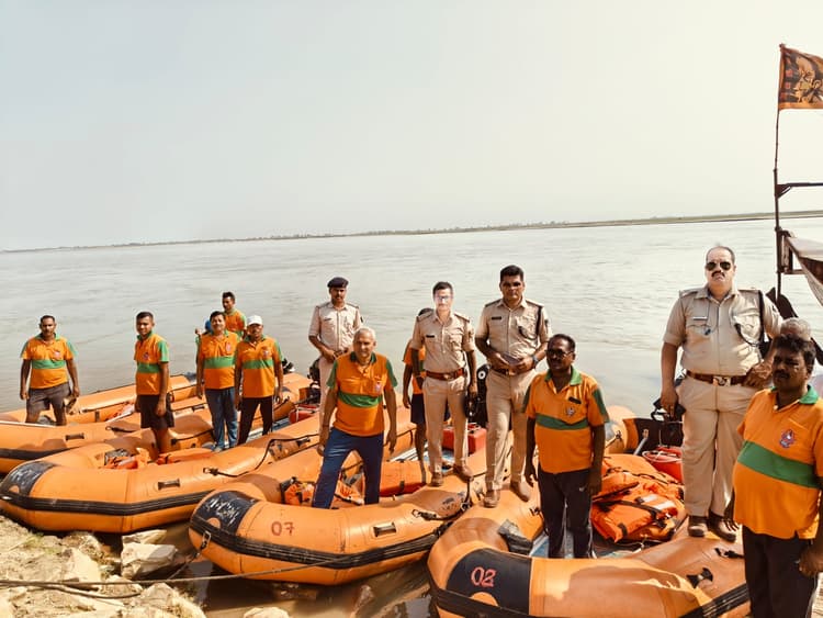 वाल्मीकिनगर लोकसभा चुनाव : सड़क से लेकर नदी तक पुलिस की नजर, SDRF भी कर रही पेट्रोलिंग