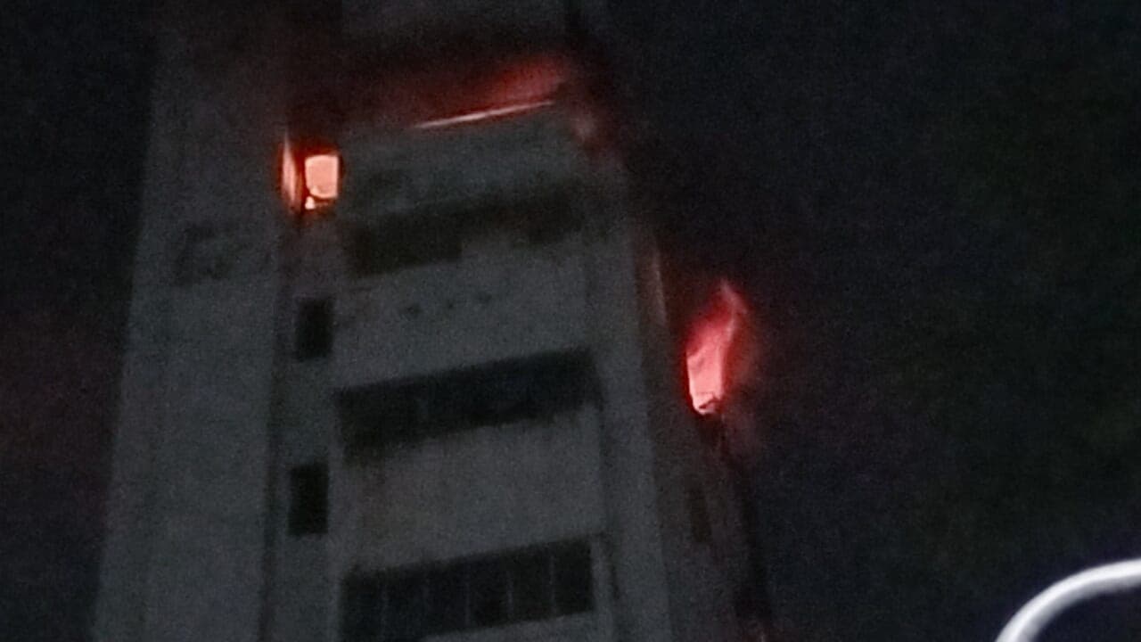 पटना के सूर्या अपार्टमेंट में लगी भीषण आग, मचा हड़कंप, मौके पर पहुंचीं दमकल की 20 गाड़ियां