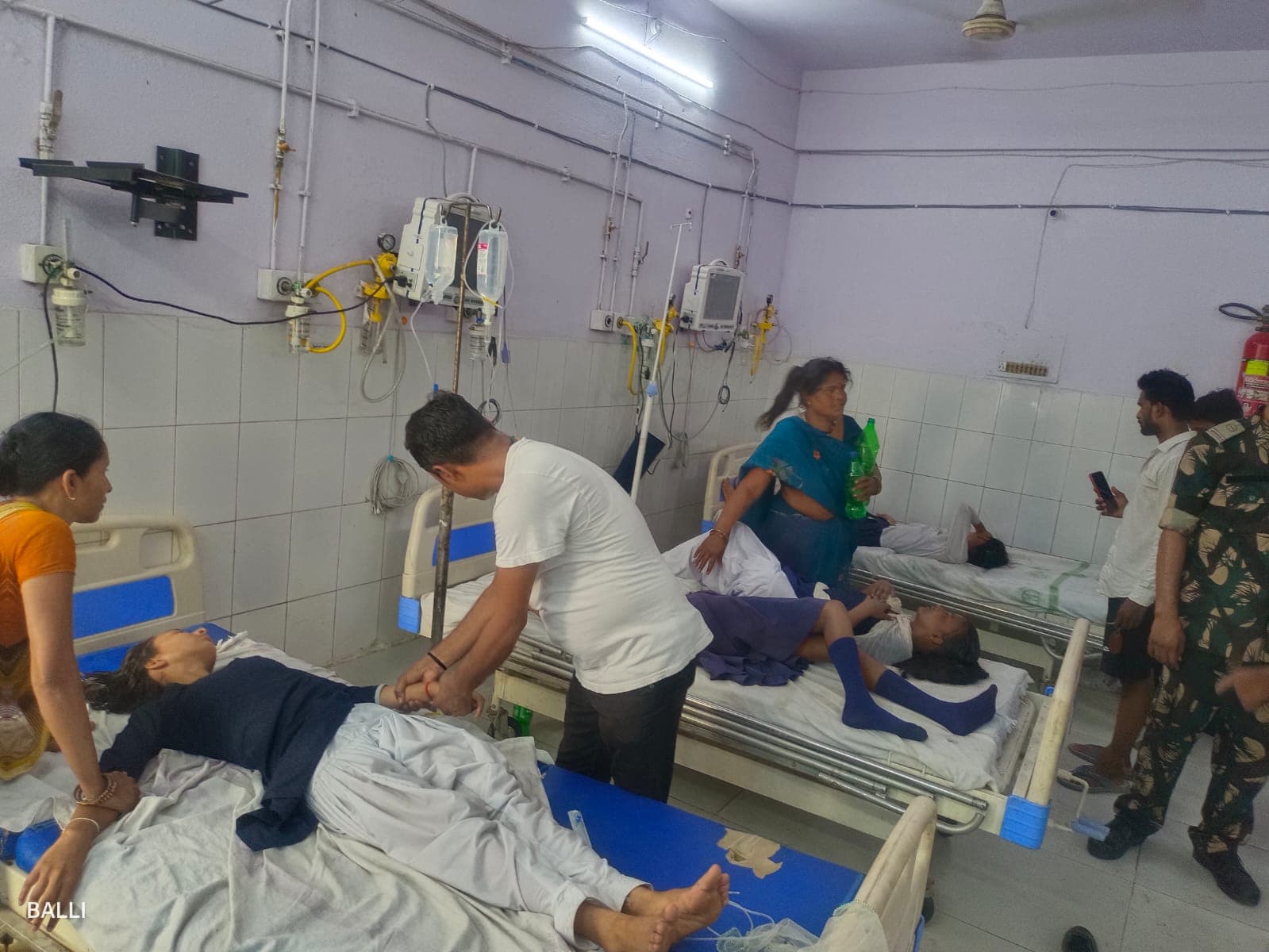 बिहार के शेखपुरा में गर्मी की मार से स्कूल में बच्चे हुए बेहोश, हेडमास्टर का आरोप- एंबुलेंस देने से मना किया..