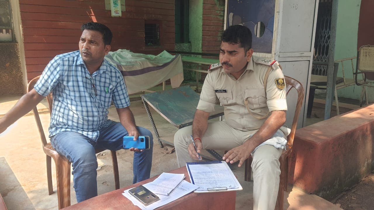 बांका में प्रेमी ने आपत्तिजनक तस्वीरें सोशल मीडिया पर की वायरल, प्रेमिका ने कीटनाशक खाकर दे दी जान