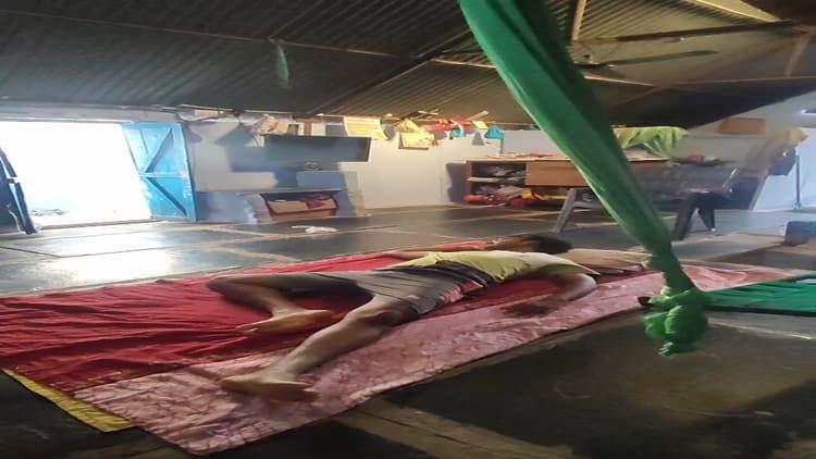 Viral Video: गर्मी से राहत पाने का ऐसा जुगाड़ देख सिर पीट लेंगे आप