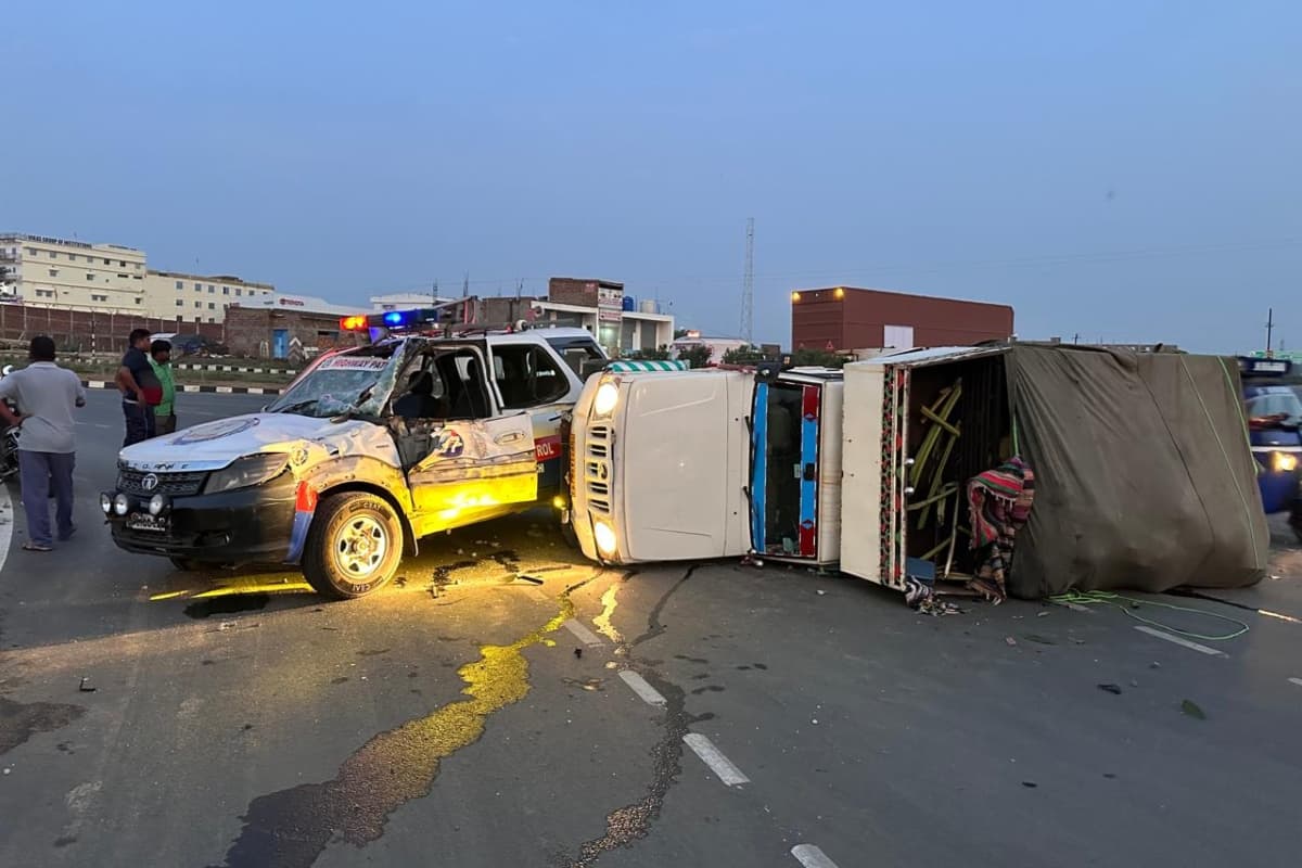 रांची में पिकअप ने पीसीआर को मारी टक्कर, तीन पुलिसकर्मी घायल