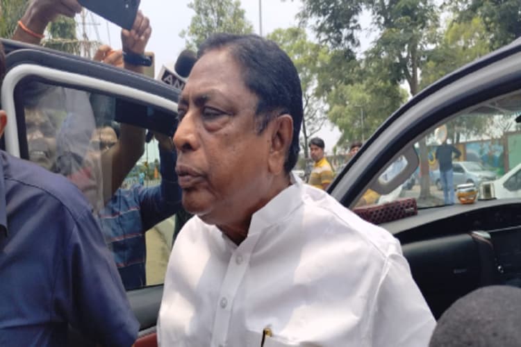 Ranchi News: आलमगीर आलम को फिर 3 दिन की ईडी रिमांड में भेजा, टेंडर में कमीशनखोरी मामले में हुई थी गिरफ्तारी