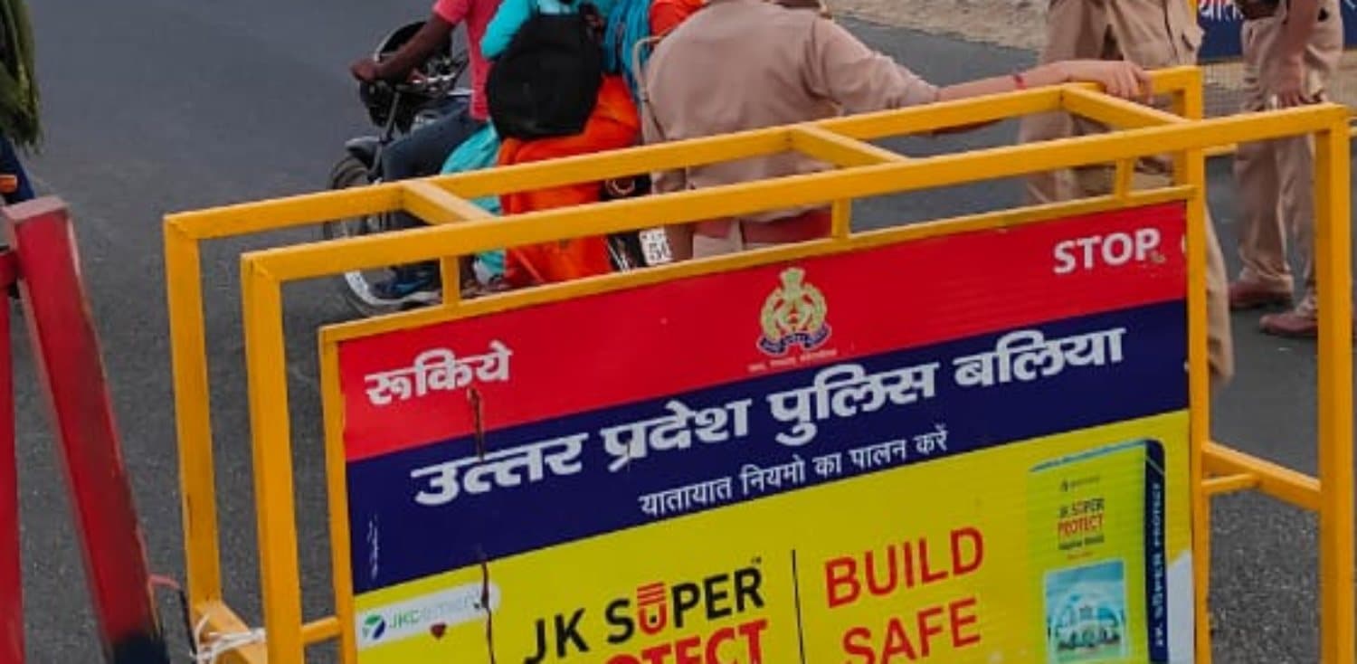 Lok Sabha Election 2024 : यूपी के बलिया में साड़ियां बांटने के मामले में ग्राम प्रधान समेत 8 के खिलाफ प्राथमिकी दर्ज
