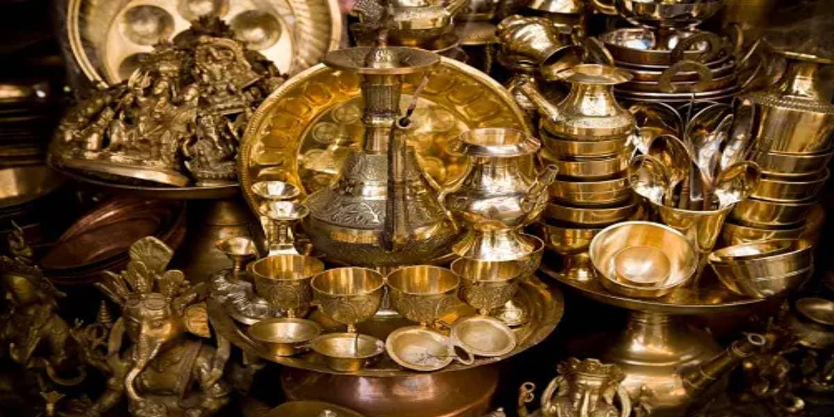 Luck tips: खुल सकता है आपके किस्मत का ताला, पीतल के बर्तन से करें ये आसान उपाय