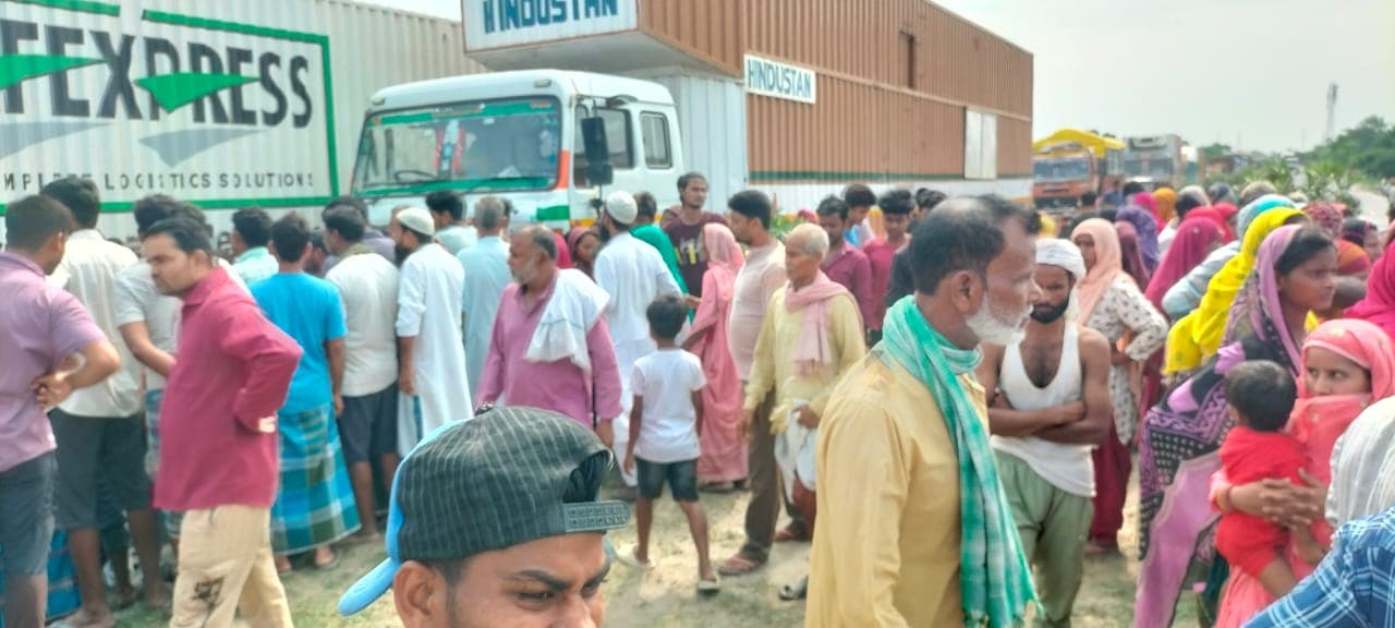 Road Accident: अररिया में ट्रक व ट्रैक्टर के  बीच फंसा टोटो, दो लोगों की मौत, चार घायल