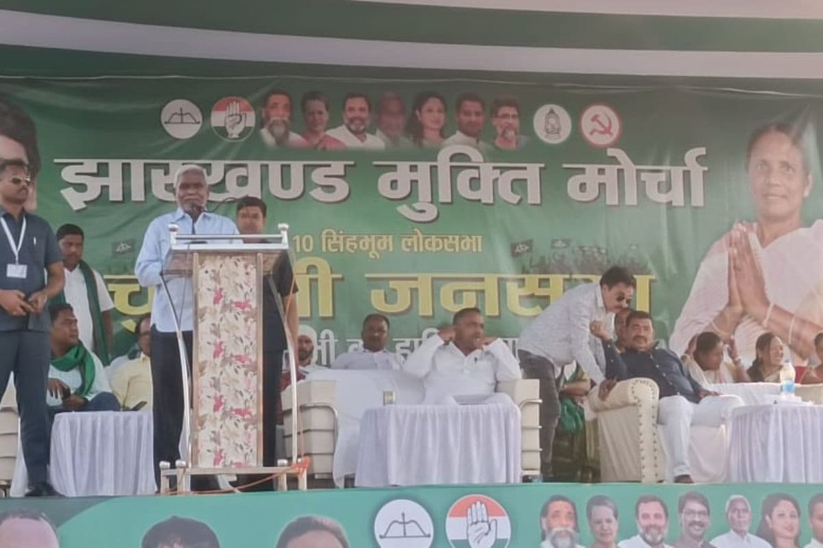 चुनावी सभा को संबोधित करते सीएम चंपाई सोरेन