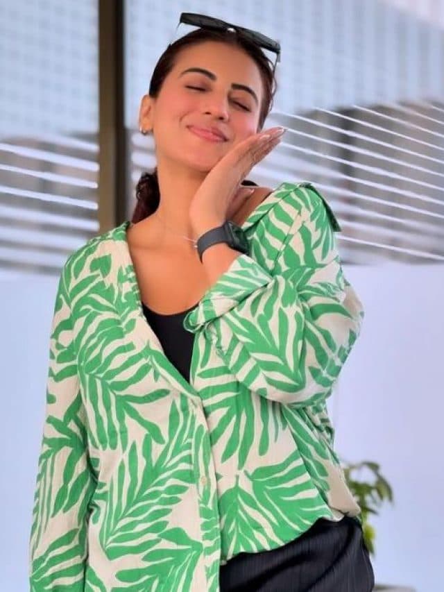 अक्षरा सिंह की सादगी पर दिल हार बैठेंग आप, ग्रीन शर्ट में दिखीं बेहद खूबसूरत