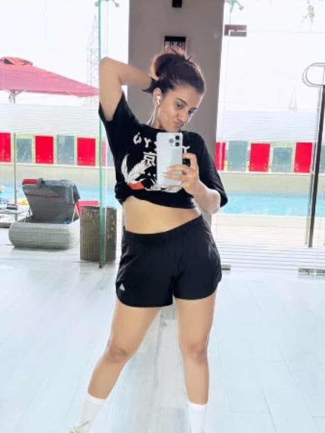अक्षरा सिंह खुद को ऐसे जिम में रख रही हैं फिट, आप भी देखें भोजपुरी क्वीन का वर्कआउट वीडियो