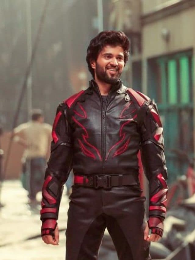 Vijay Devarakonda Birthday: विजय देवरकोंडा ने बर्थडे पर जारी किया नयी फिल्म का पोस्टर, कहा- मेरे हाथों पर लगा खून…