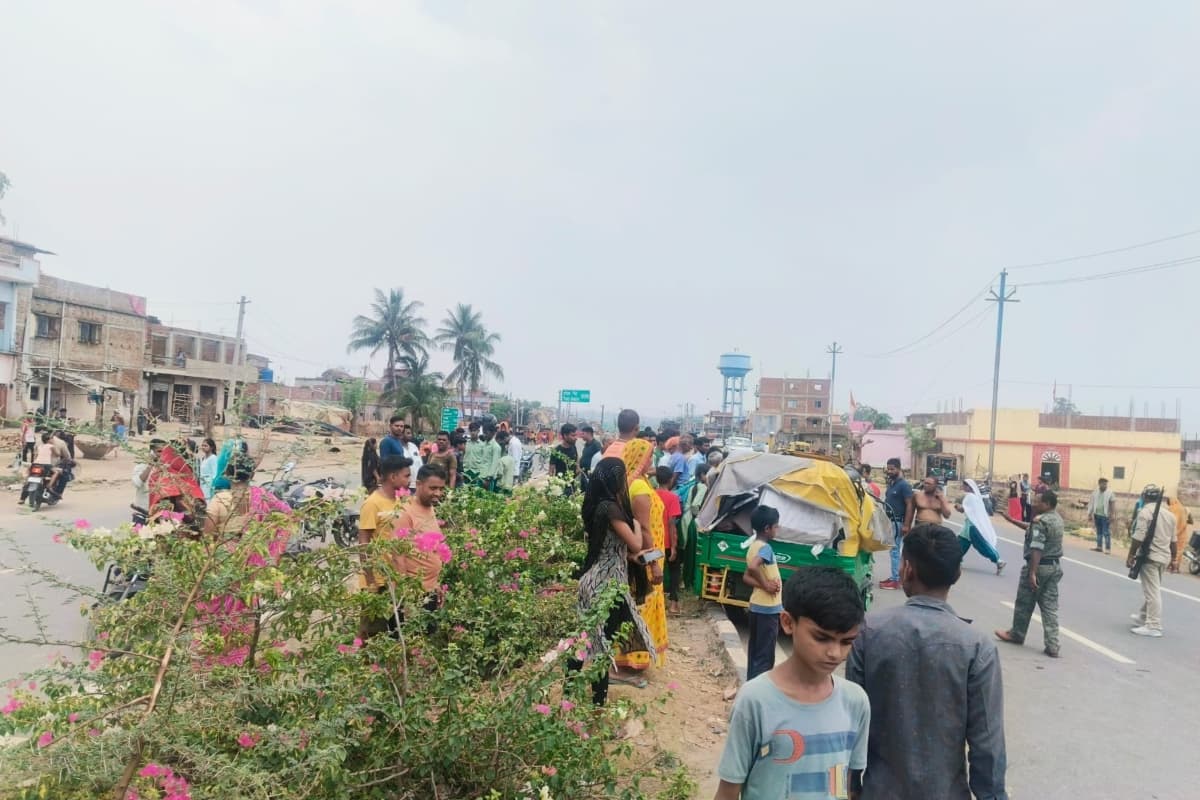 कोडरमा में बड़ा सड़क हादसा, कंटेनर ने टेंपो को मारी टक्कर, 2 महिलाओं की मौत