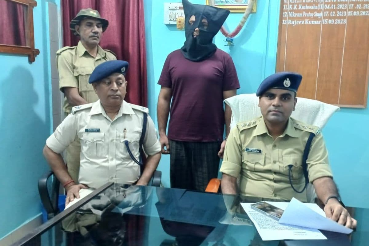 यूपी पुलिस के 50 हजार का इनामी अपराधी अभिषेक सिंह झारखंड से गिरफ्तार, एसआईटी ने देवघर में ऐसे दबोचा