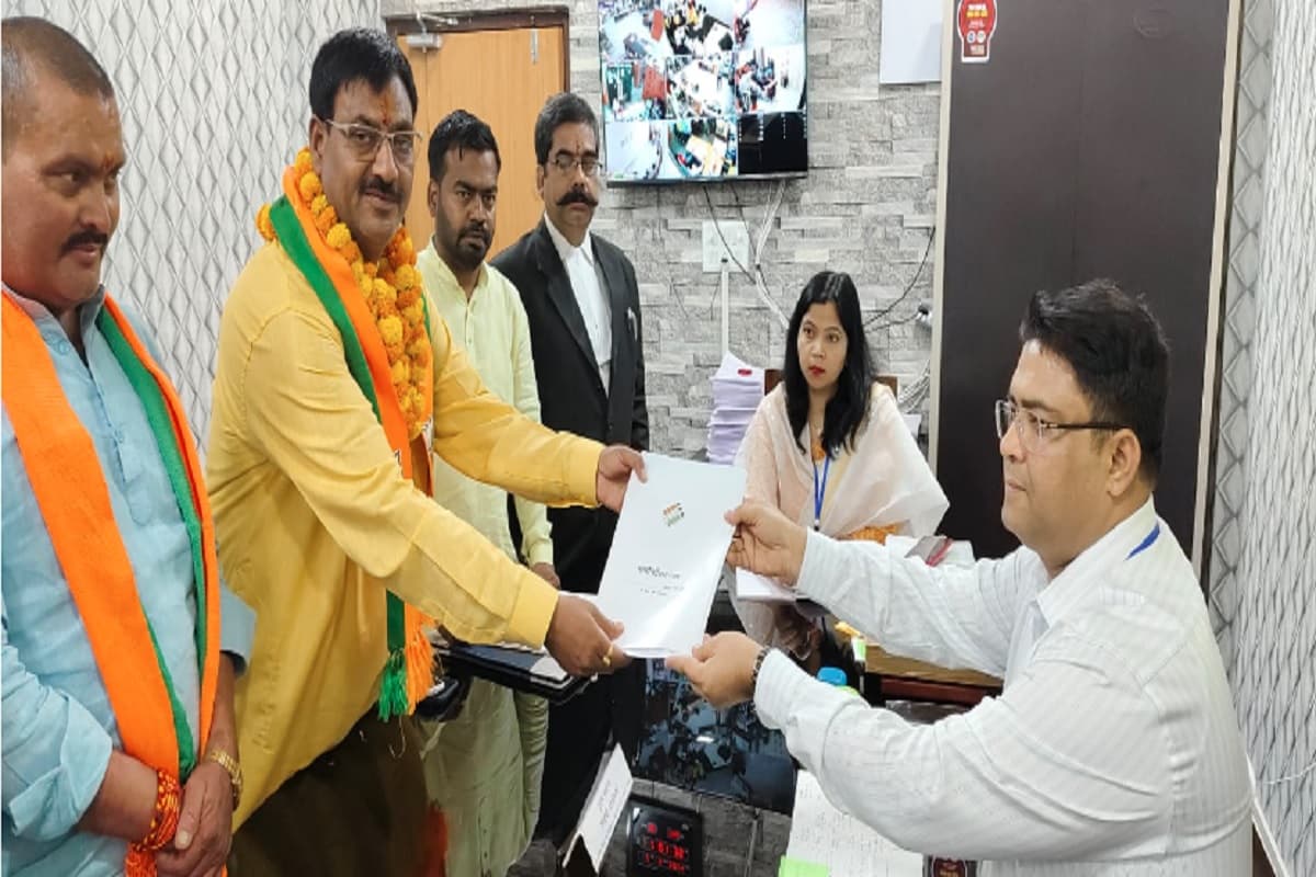 गांडेय विधानसभा उपचुनाव को लेकर भाजपा प्रत्याशी दिलीप वर्मा ने दाखिल किया नामांकन