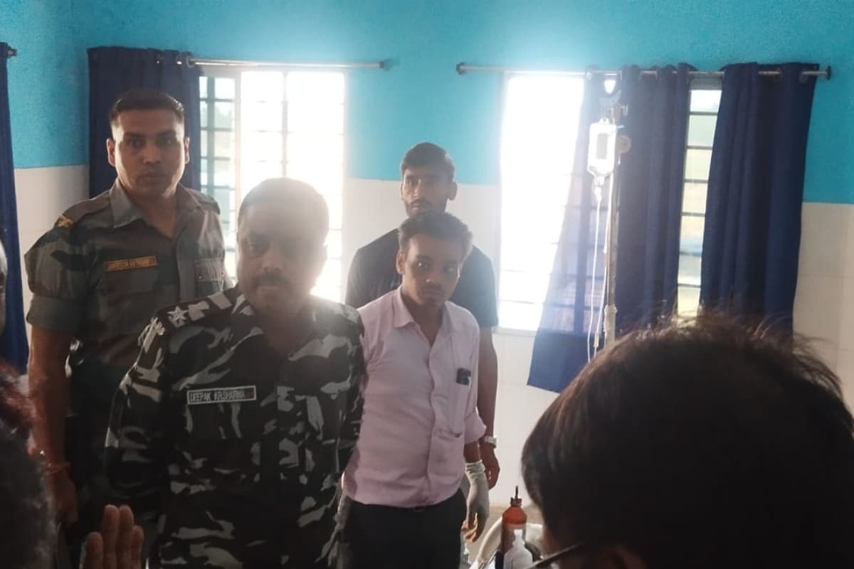गिरिडीह में आईआरबी जवानों से भरी बस पलटी, एक की मौत, 10 घायल, हेलीकॉप्टर से दो जवान लाए गए रांची