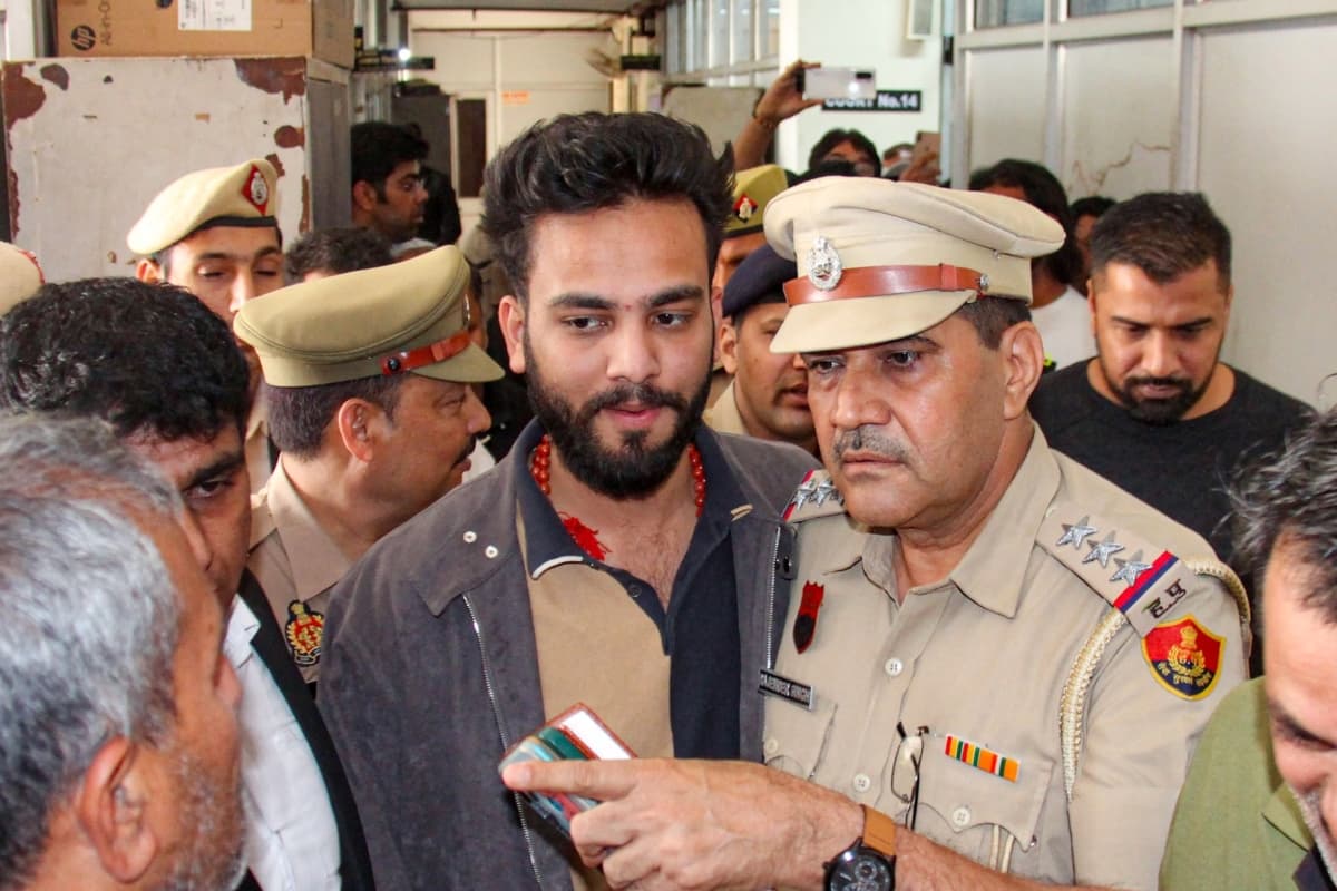 Elvish Yadav: एल्विश यादव की कमाई और संपत्ति पर ईडी की नजर, 7 घंटे की पूछताछ में कई बार असहज हुआ