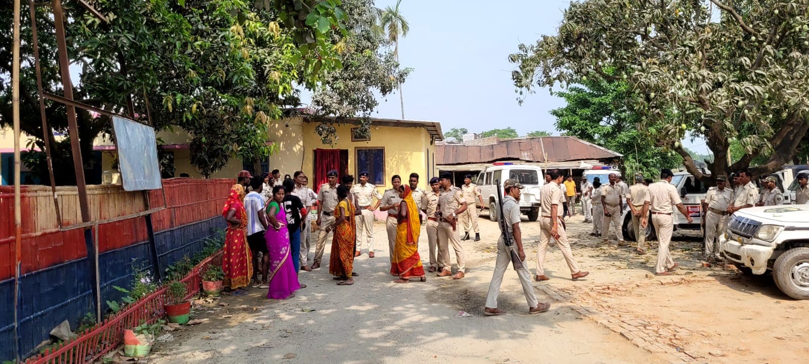 पुलिस कस्टडी में जीजा-साली की मौत पर बवाल,  थाने में आगजनी, हवाई फायरिंग में दो जख्मी