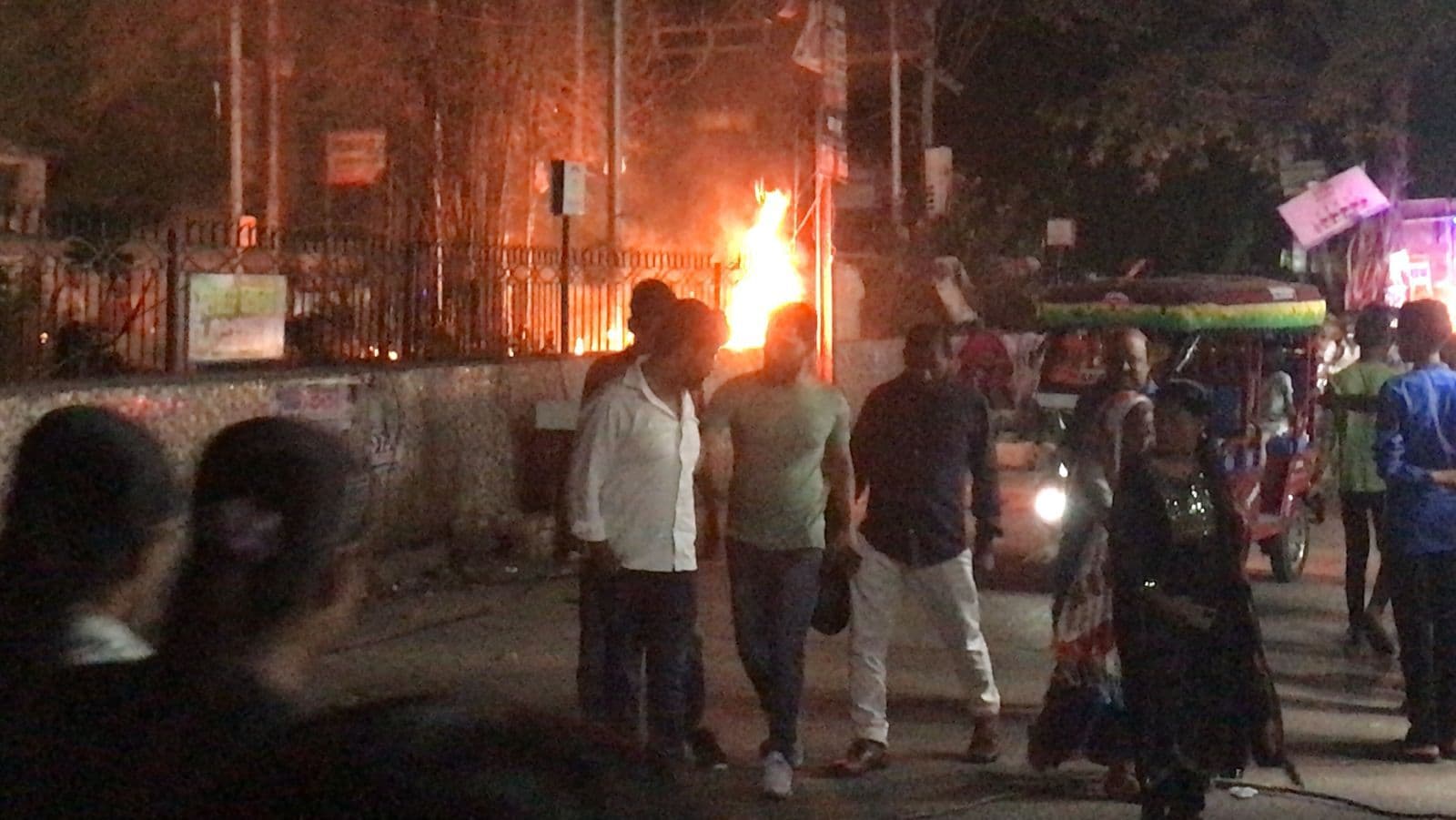 तिलकामांझी पार्क में गिरा 11 हजार वोल्ट तार, लगी आग