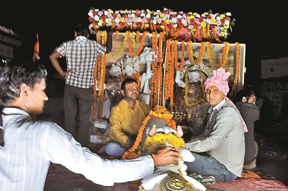 वीर हनुमान, मां बगलामुखी व शिव जी परिवार ने किया नगर भ्रमण