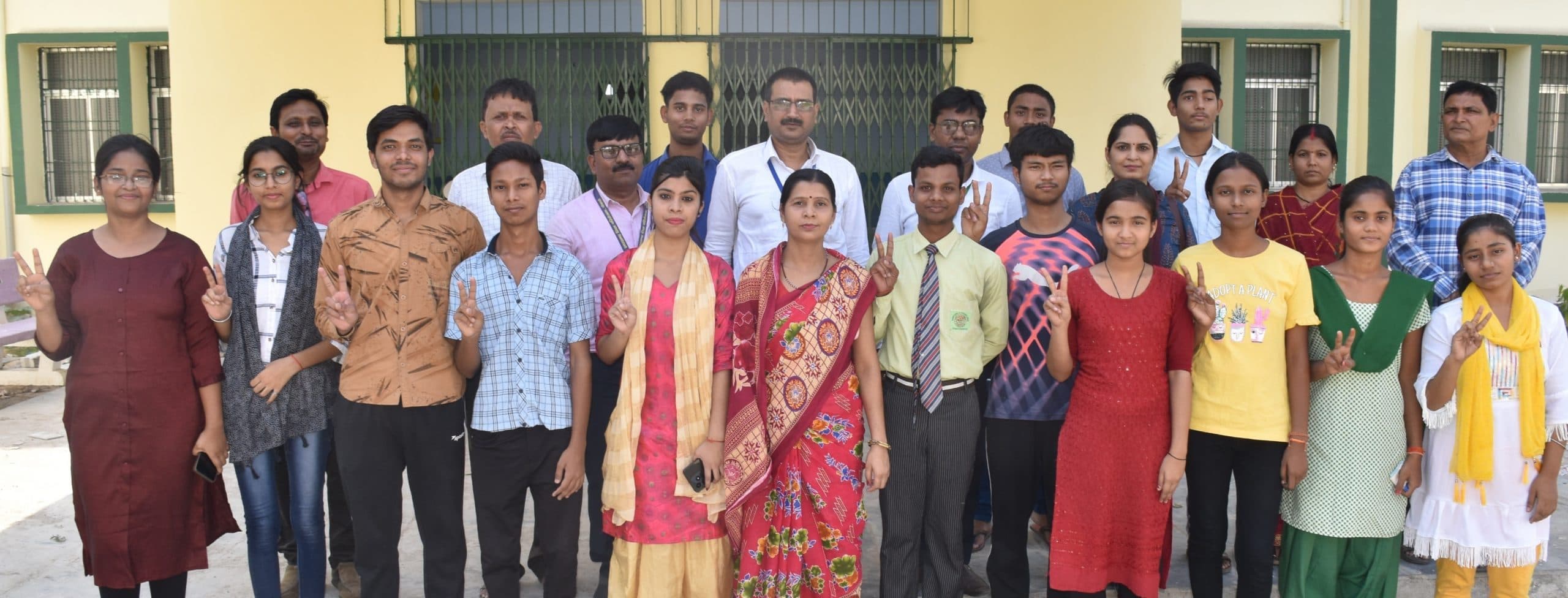 जिला रामरुद्र मुख्यमंत्री उत्कृष्ट विद्यालय चास के 460 में 336 विद्यार्थी प्रथम श्रेणी में हुए पास