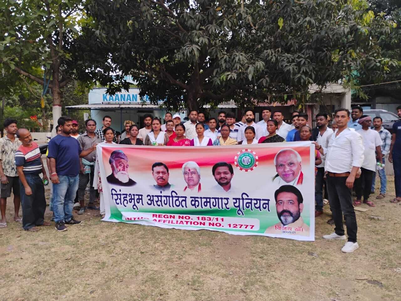 मजदूर दिवस पर सिदगोड़ा में बांटा गया ओआरएस पैकेट