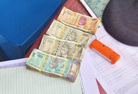 दुर्गापुर चेकनाका में जांच के दौरान बस से 1.45 लाख रुपये बरामद
