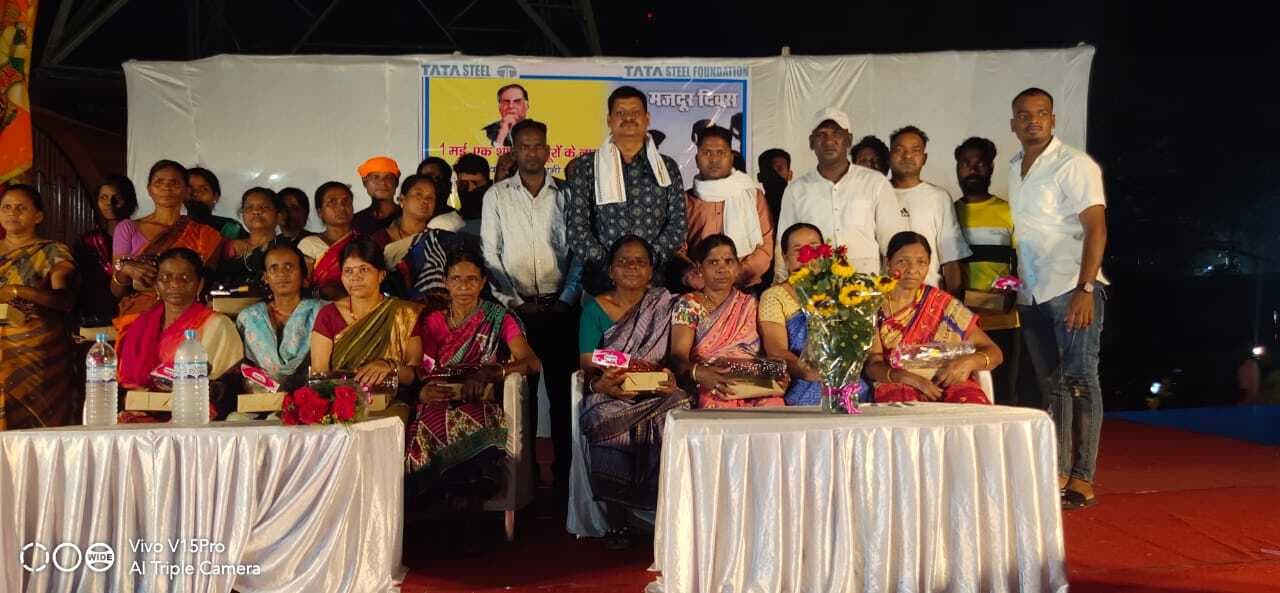 राजकुमार सिंह ने मजदूरों को किया सम्मानित