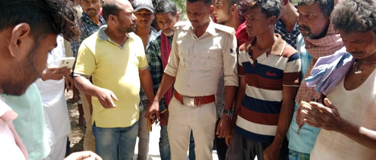 दो बाइक की टक्कर में पिता की मौत, बेटा समेत दो घायल