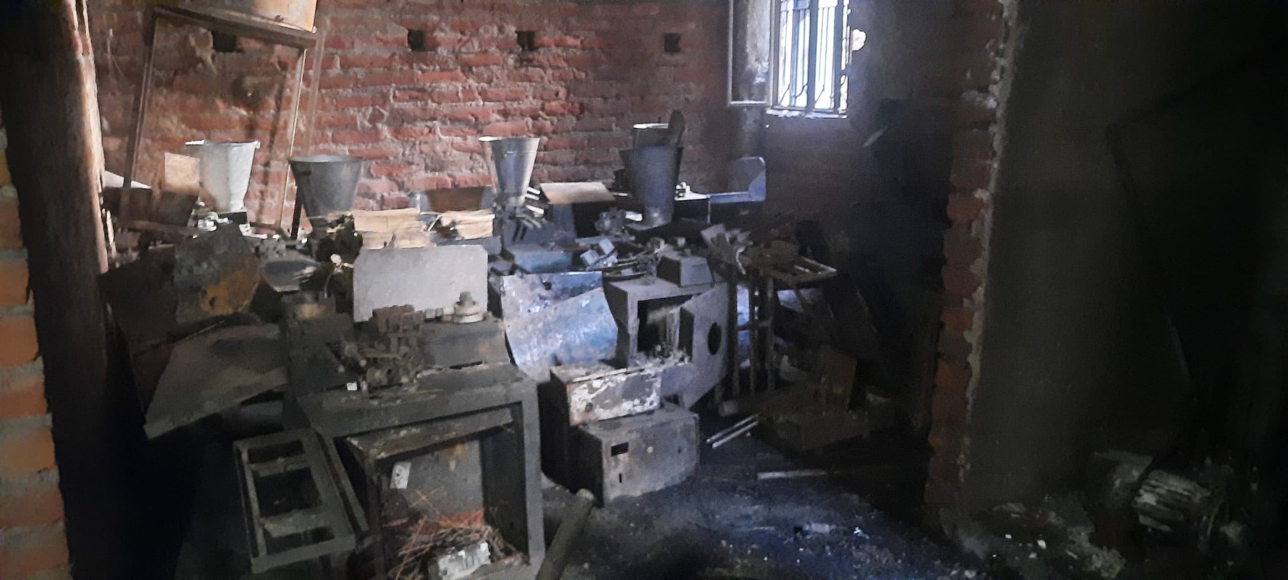 अगरबत्ती के कारखाने में शॉर्ट सर्किट से लगी आग, पांच लाख से अधिक का नुकसान