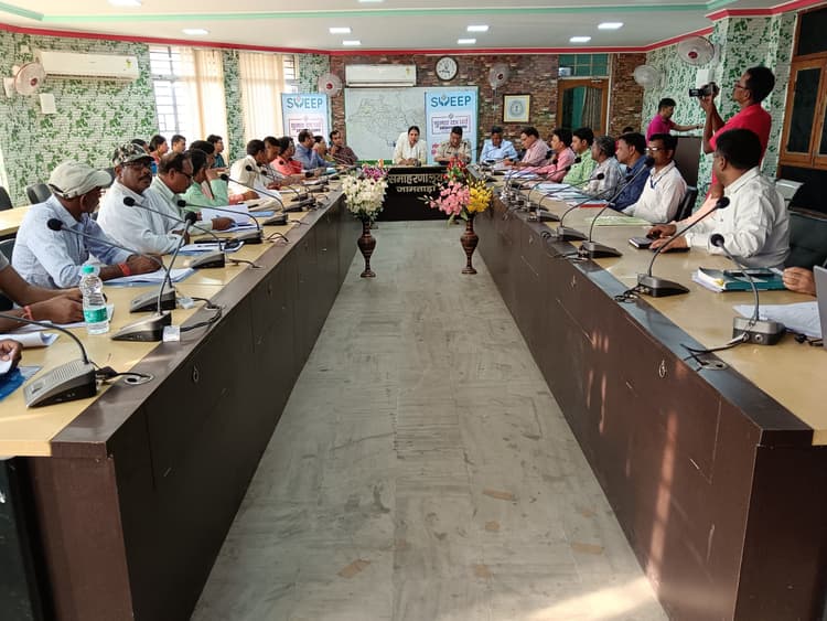 आदर्श आचार संहिता का करें पालन, चुनावी खर्च का सही-सही दें ब्योरा : डीसी