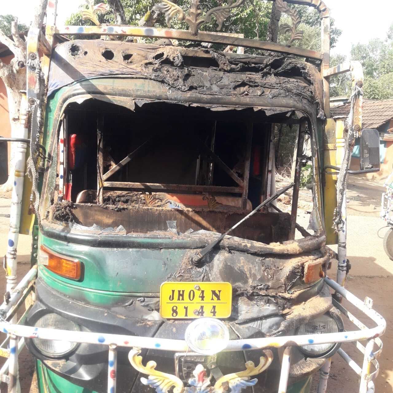 आग लगने से टेंपो जला, हजारो की क्षति