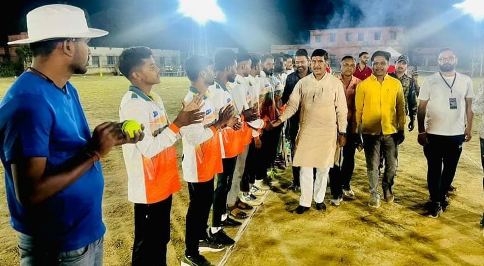 नेवरी इलेवन ने टुंगरीटोला इलेवन को हराया