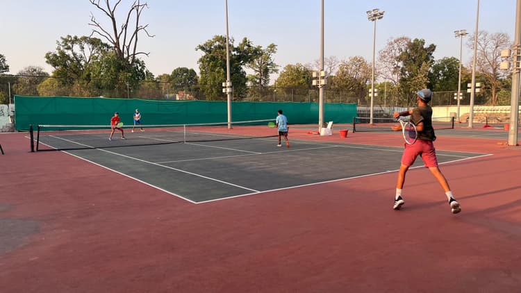 जूनियर नेशनल टेनिस प्रतियोगिता : बंगाल की सौम्या व गुजरात की देवांशी की जोड़ी फाइनल में