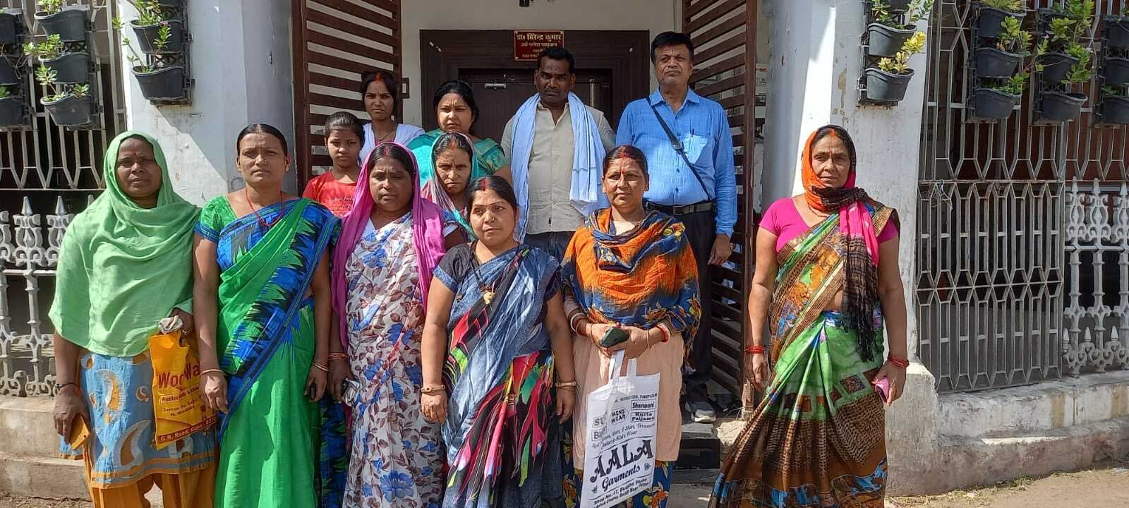 150 घरों में पानी हुआ बंद, शिकायत लेकर लोग पहुंचे नगर निगम