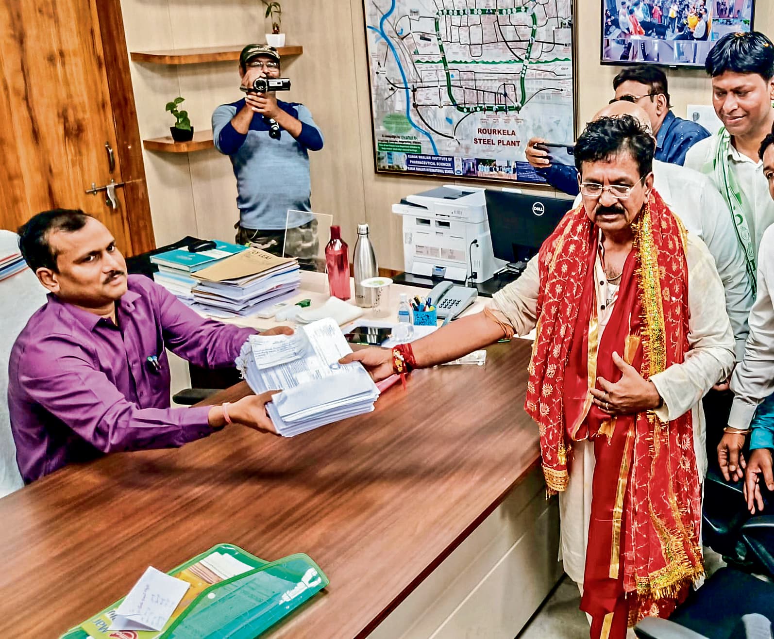 राउरकेला विस सीट के लिए मंत्री शारदा प्रसाद नायक ने भरा पर्चा