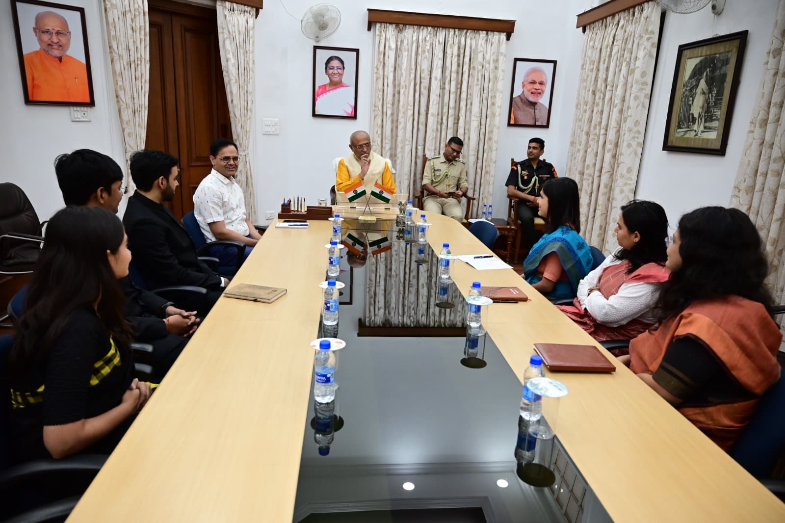 आइएएस स्वहित नहीं, बल्कि समाज उत्थान के लिए कार्य करें : राज्यपाल