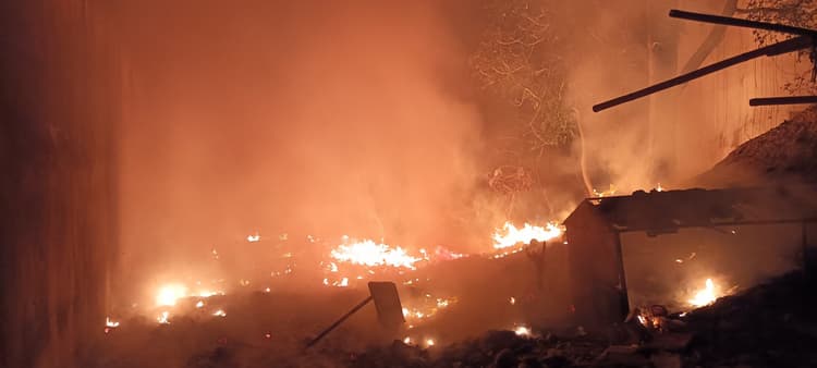 बलियापुर हटिया के पास आग लगने से मची अफरा-तफरी