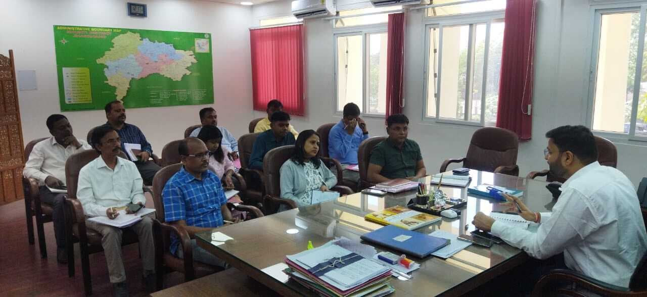 चुनाव को लेकर उत्सव का माहौल बनायें : डीसी