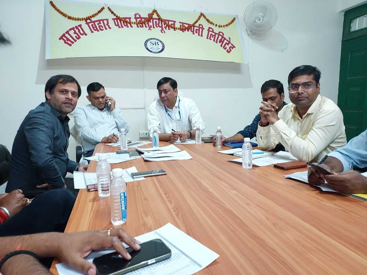 सात सौ से बढ़ा कर हर दिन चार हजार स्मार्ट मीटर लगाने का टारगेट