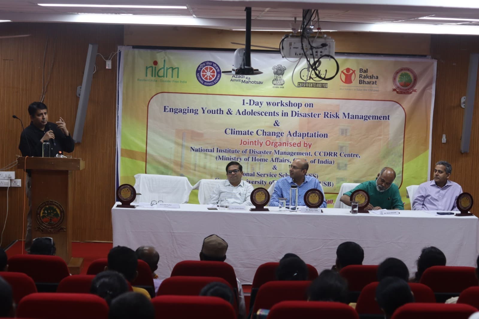 आपदा प्रबंधन के लिए युवाओं के साथ मिल कर करना होगा काम